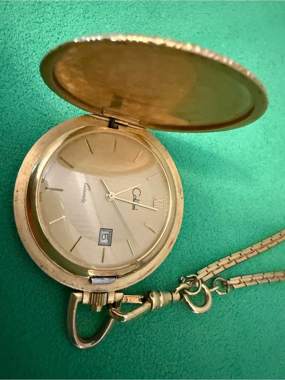 Vintage Colibri Quartz Gold Pocket Watch - Classic Men’s Accessory